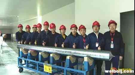 华坪隆基第二车间第一根单晶硅棒顺利“出炉”！