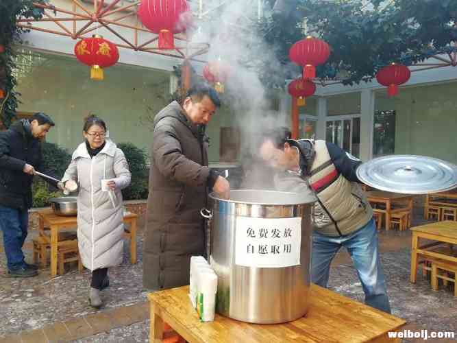 抗击疫情 雪山美容师成为一道美丽风景线 (8).jpg