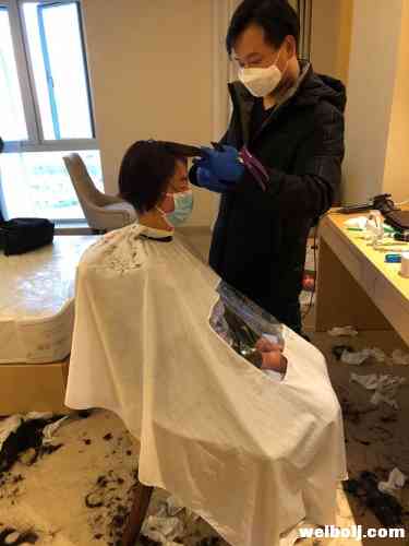 丽江驰援武汉医疗队队员：这是我这辈子最帅、最别致的发型！