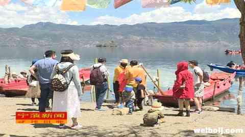 泸沽湖景区五一假日游客与上年同期相比锐减.jpg