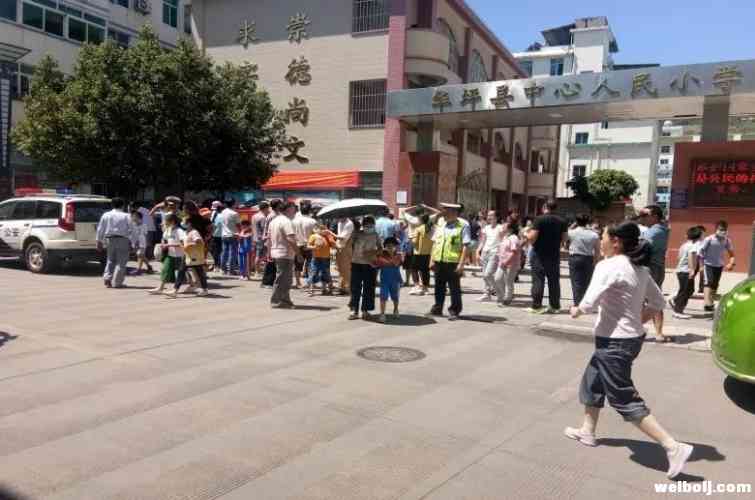 华坪警方为复学复课保驾护航 (1).jpg