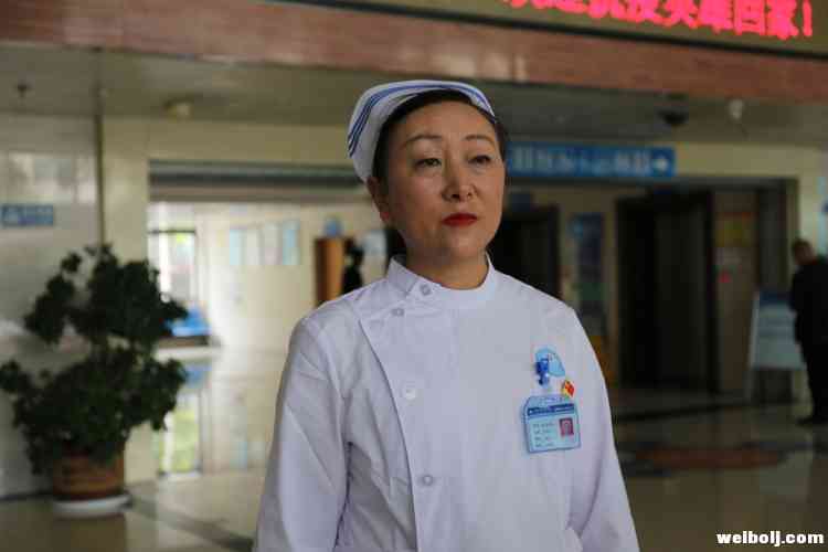 用爱和责任来从事平凡而伟大的工作 市医院69名优秀护士获表彰 (2).jpg