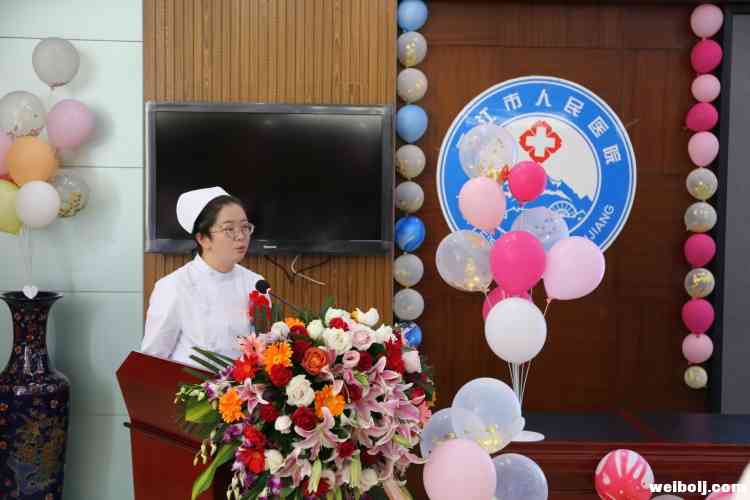 用爱和责任来从事平凡而伟大的工作 市医院69名优秀护士获表彰 (14).jpg