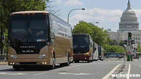 千辆巴士白宫前排队10公里 要求政府提供救助0.jpg
