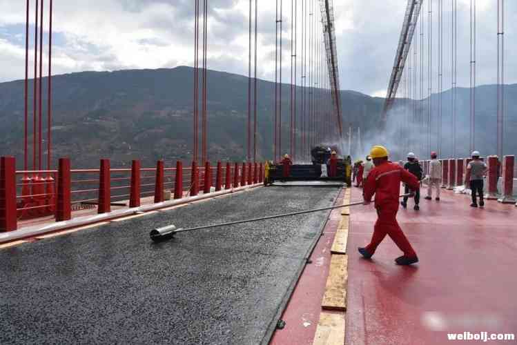 华丽高速金沙江大桥桥面铺装工程将于7月份完工2.jpg