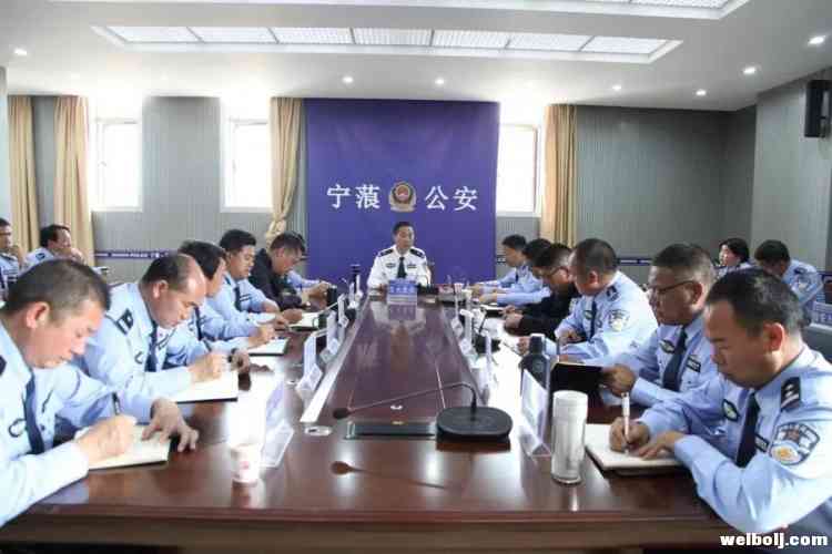 市局党委委员、驻局纪检组组长吉火发佳一行到宁蒗县公安局督导检查公安监管工作 (3).jpg