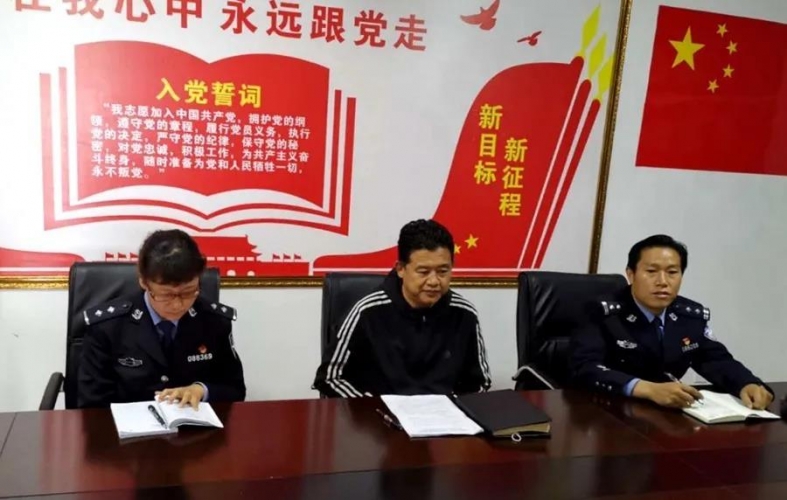 宁蒗县公安局副局长朱国万深入基层派出所检查 (1).jpg