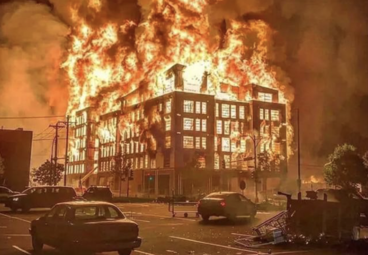 美国突发大规模暴动！万人洗劫全城 纵火烧楼 市民当街惨死.png