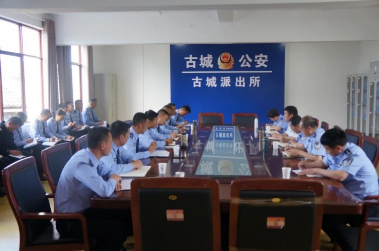 田锐文副市长到古城区基层派出所调研.jpg
