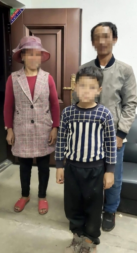 宁利派出所帮助两名走失儿童找到家人 (1).jpg