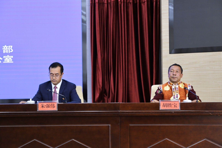 扶贫工作人员当儿当女为群众  永胜县脱贫攻坚这一仗赢得漂亮！ (9).jpg