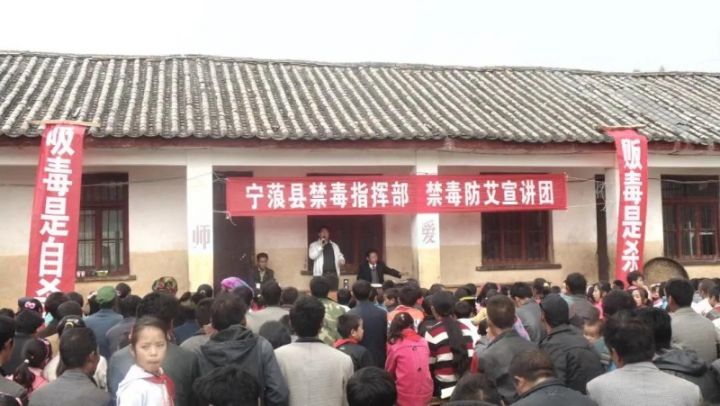 他为禁毒奔走  宣讲270多场，受教育群众达100多万人次 (1).jpg