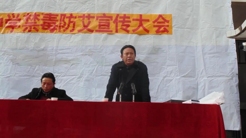 他为禁毒奔走  宣讲270多场，受教育群众达100多万人次 (3).jpg