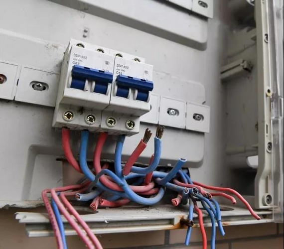 宁蒗又一用户偷电被罚一万两千元 偷电情节特别严重的可判刑！ (3).jpg