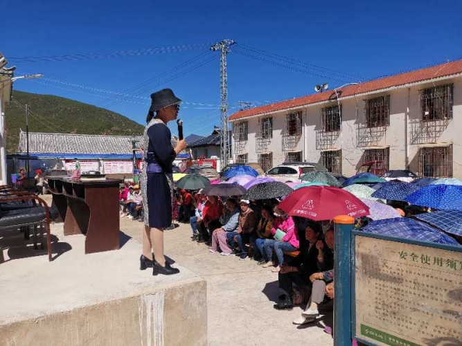 丽江市妇联家庭教育讲师团到宁蒗县开展家庭教育巡讲 (2).jpg