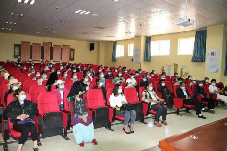 丽江市妇联家庭教育讲师团到宁蒗县开展家庭教育巡讲 (3).jpg