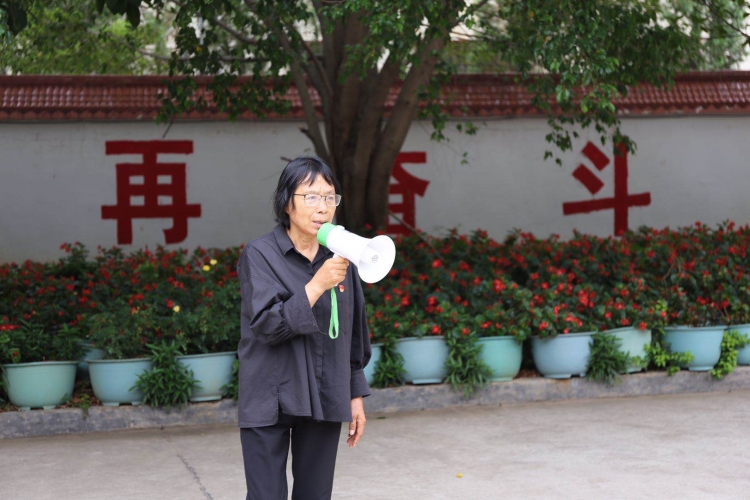 华坪女高这位女校长 化作一束光，照亮山中路 (8).jpg