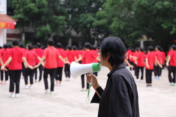 华坪女高这位女校长 化作一束光，照亮山中路 (2).jpg