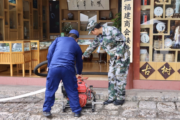 防患于未然  大研街道开展街道山洪灾害及城市防洪应急演练 (10).jpg