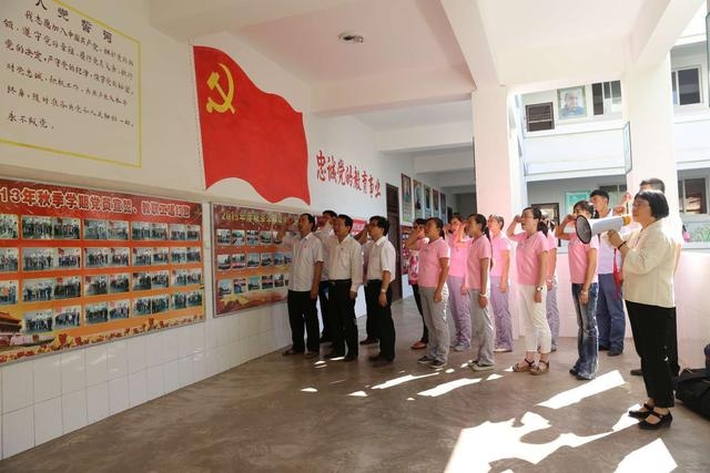 女高，俨然已成为一朵盛开在华坪大地的教育之花。 (2).jpg