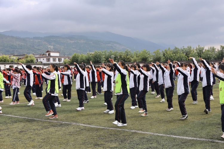 民族歌舞走进校园课间操，让学生爱上运动 让传统文化鲜活地传承 (8).jpg