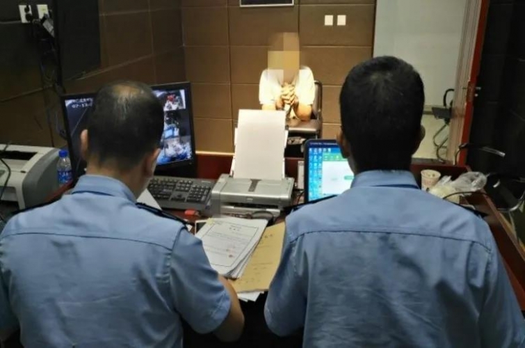 华坪一男子偷盗手机4部、香烟20包  终被抓获 (2).jpg