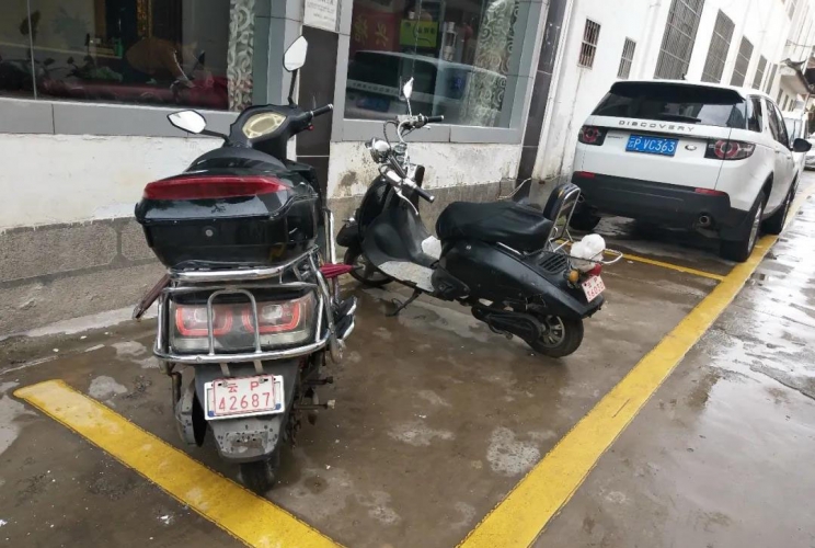 公共停车位，不应成为“私人订制”！ (3).jpg