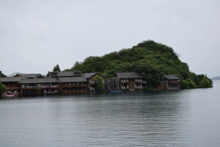 告诉你为什么8月要去泸沽湖，当真美得不像话！ (1).jpg