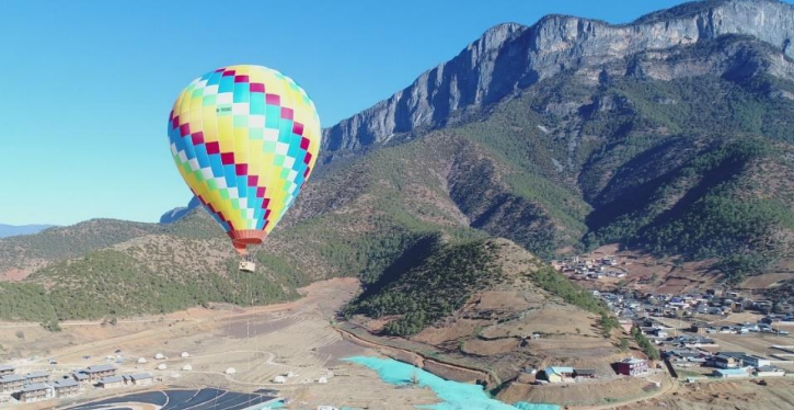 来泸沽湖又有新玩法啦！热气球、动力滑翔伞、全地形车…就在摩梭小镇 (3).png