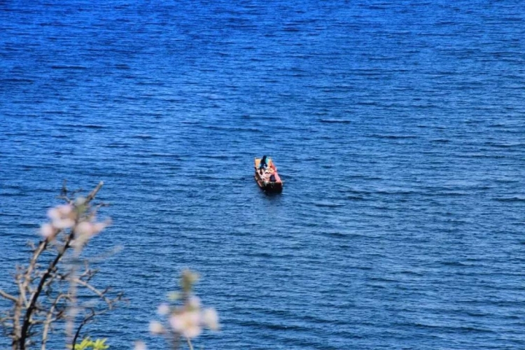 你等到那个人了吗？一起去泸沽湖划船看美景 (2).jpg