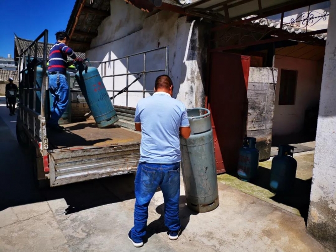 丽江这一黑燃气窝点，共160瓶非法燃气 (3).jpg
