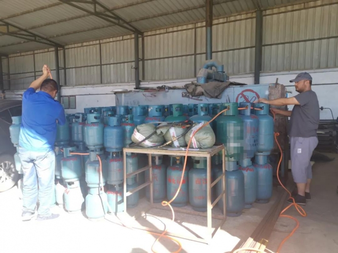 丽江这一黑燃气窝点，共160瓶非法燃气 (4).jpg