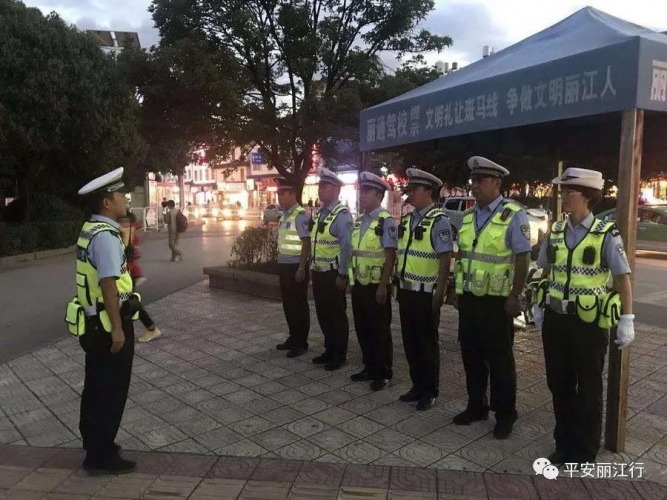 丽江交警采用 “加减乘除”工作法，提升游客交通出行满意度和幸福感.jpg