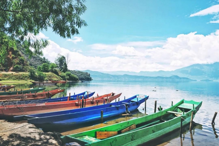 山青水绿，微波荡漾.... (4).jpg