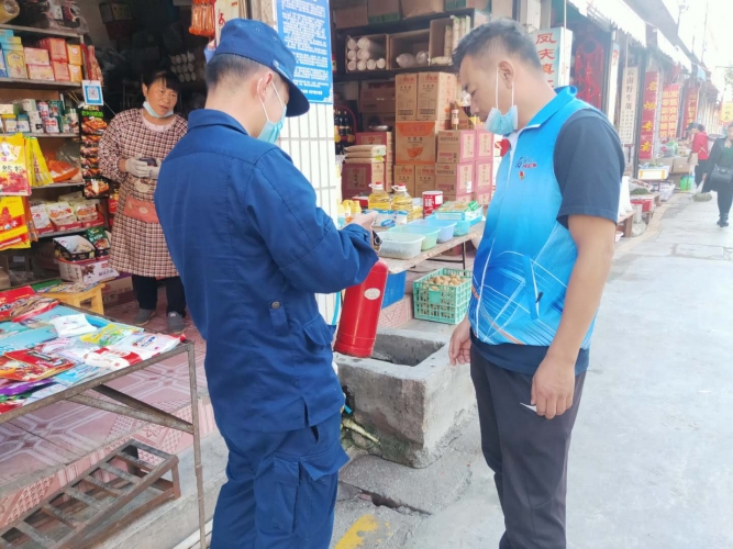 综合治理 标本兼治，古城区消防救援大队开展“上门式”消防指导及宣传服务 (4).jpg