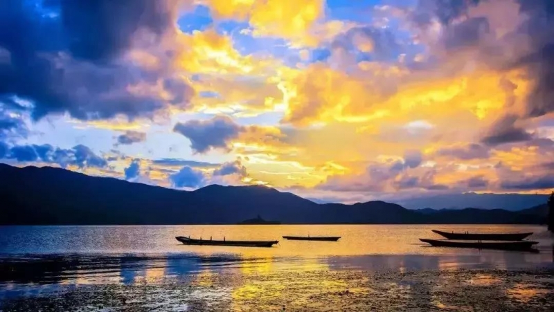 游玩泸沽湖是种什么体验？一半在天堂，一半在人间.jpg