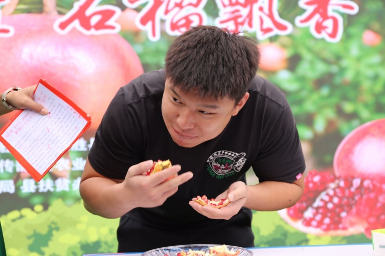 永胜软籽石榴的魅力究竟在哪？单个石榴王售价500元，竟有人一买就是两箱！ (10).jpg