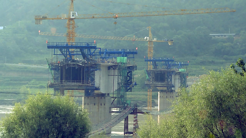 金沙江礼仁大桥已完成下部基本结构建设，预计明年将建成通车 (3).png
