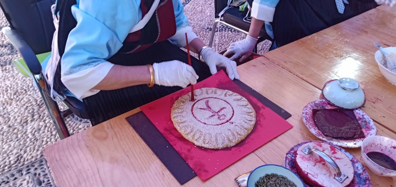 和美大研 情系中秋，一千多个“班涛”大月饼 最纯正的纳西味道 (3).jpg