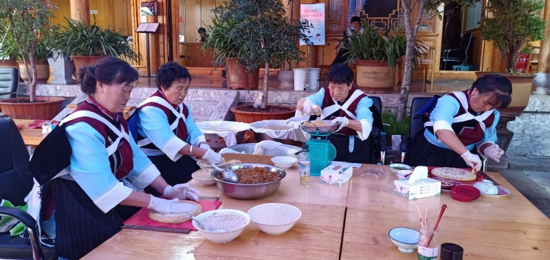 和美大研 情系中秋，一千多个“班涛”大月饼 最纯正的纳西味道 (4).jpg