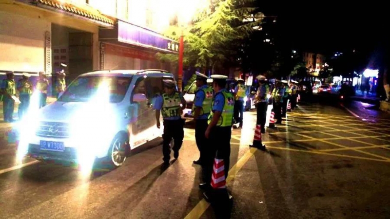 丽江交管执行 “白 黑”、“5 2”工作模式，27分钟查获5起酒后驾驶 (2).jpg