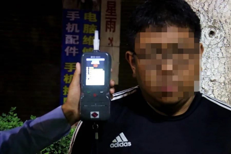 丽江交管执行 “白 黑”、“5 2”工作模式，27分钟查获5起酒后驾驶 (7).jpg