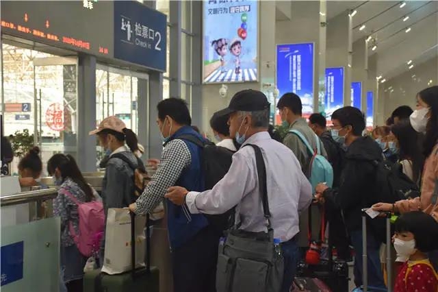 超17万辆车出入“丽江西”！火车站单日发送旅客1.6万余人.jpg