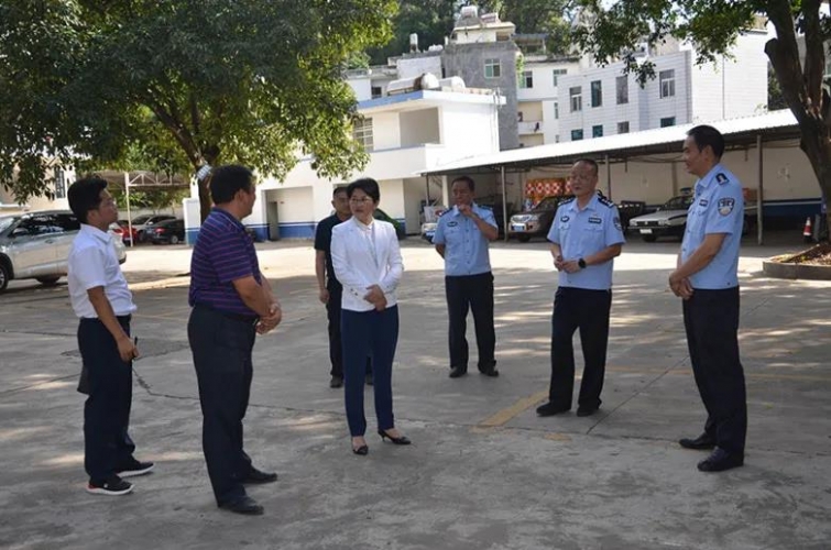 庞新秀到县局交警大队、智慧公安检查站调研督导“双节”工作 (4).jpg