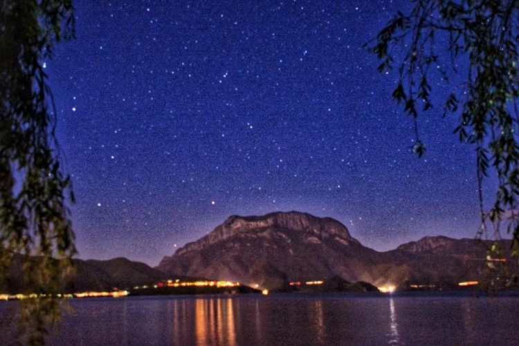 日落和星空，一定是你爱上泸沽湖的全部理由！ (1).jpg