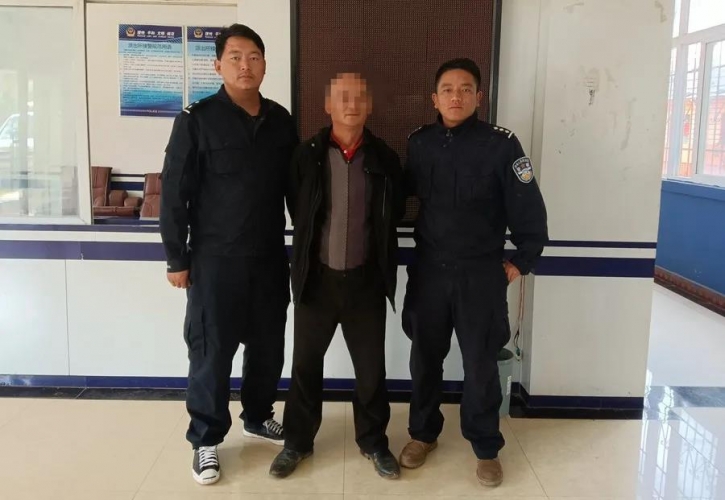 宁蒗男子午夜盗贼工地建材 遇上民警请你认栽！2.jpg