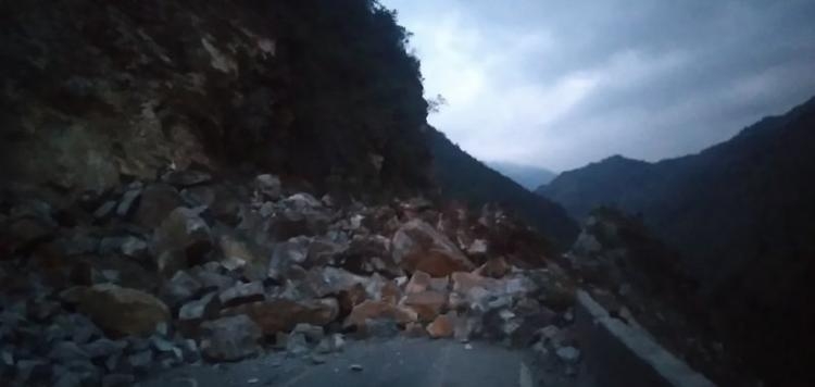 丽宁公路西川界马路段于10月29日塌方，通行时间待定 (3).jpg