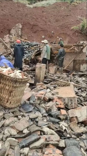 房屋倒塌、家畜死亡……村民上报了没人理会？ (7).jpg