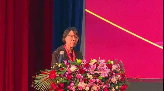 张桂梅被授予全国三八红旗手标兵称号 (1).jpg