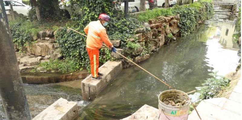 进一步推进爱国卫生“七个专项行动”，丽江城市综合服务公司这样做… (5).jpg